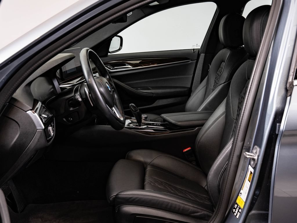 Used 2022 Bluestone Metallic BMW 530i xDrive image 23