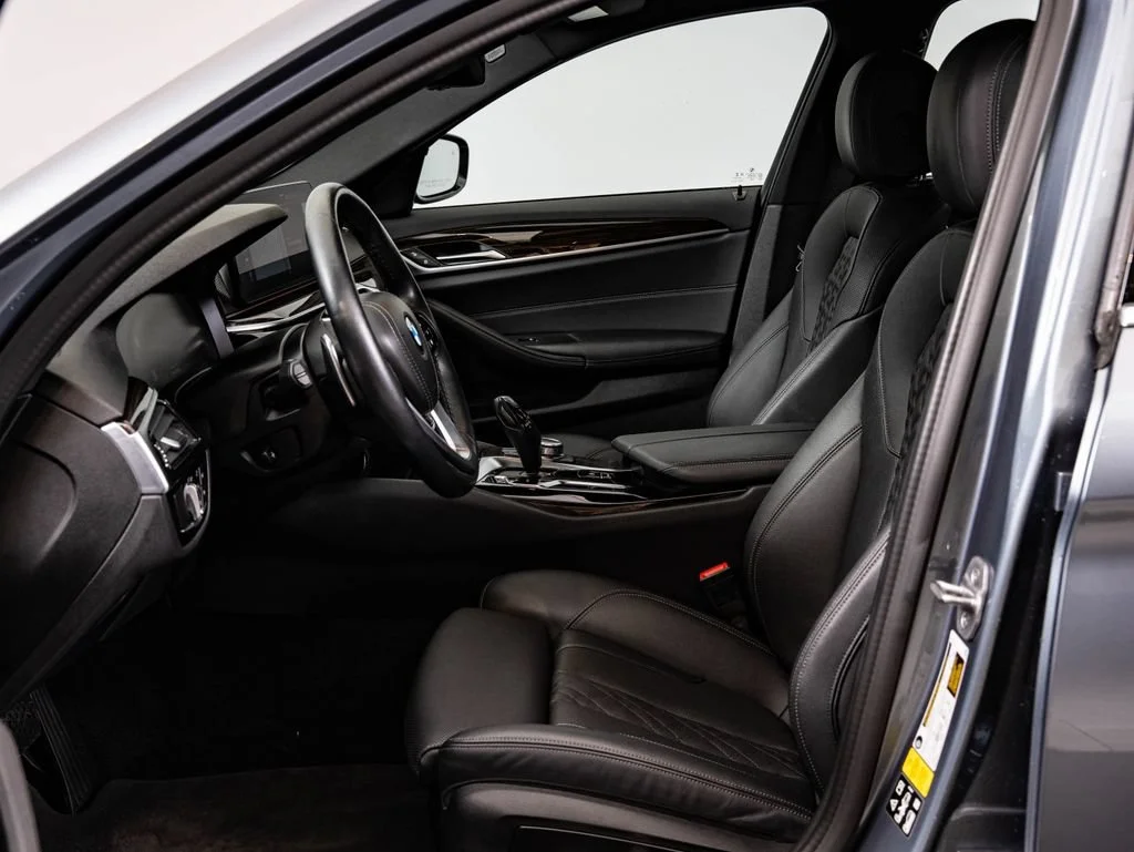 Used 2022 Bluestone Metallic BMW 530i xDrive image 23