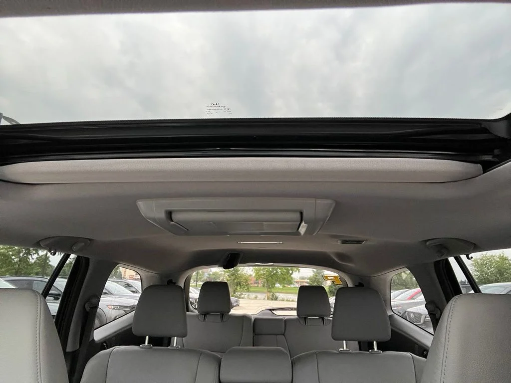 Used 2017  Honda Touring image 21