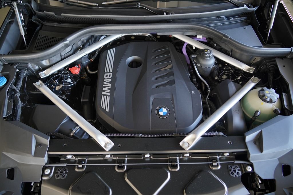 New 2026 Black Sapphire Metallic BMW sDrive40i image 31