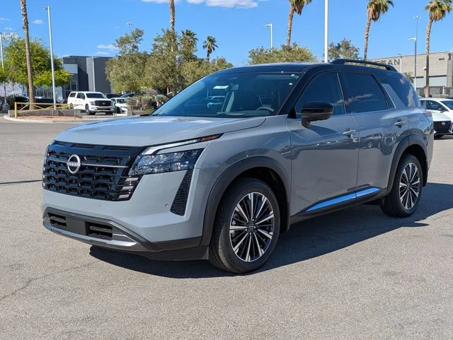 New 2026 Boulder Gray Pearl / Super Black Two-tone Nissan Platinum image 2