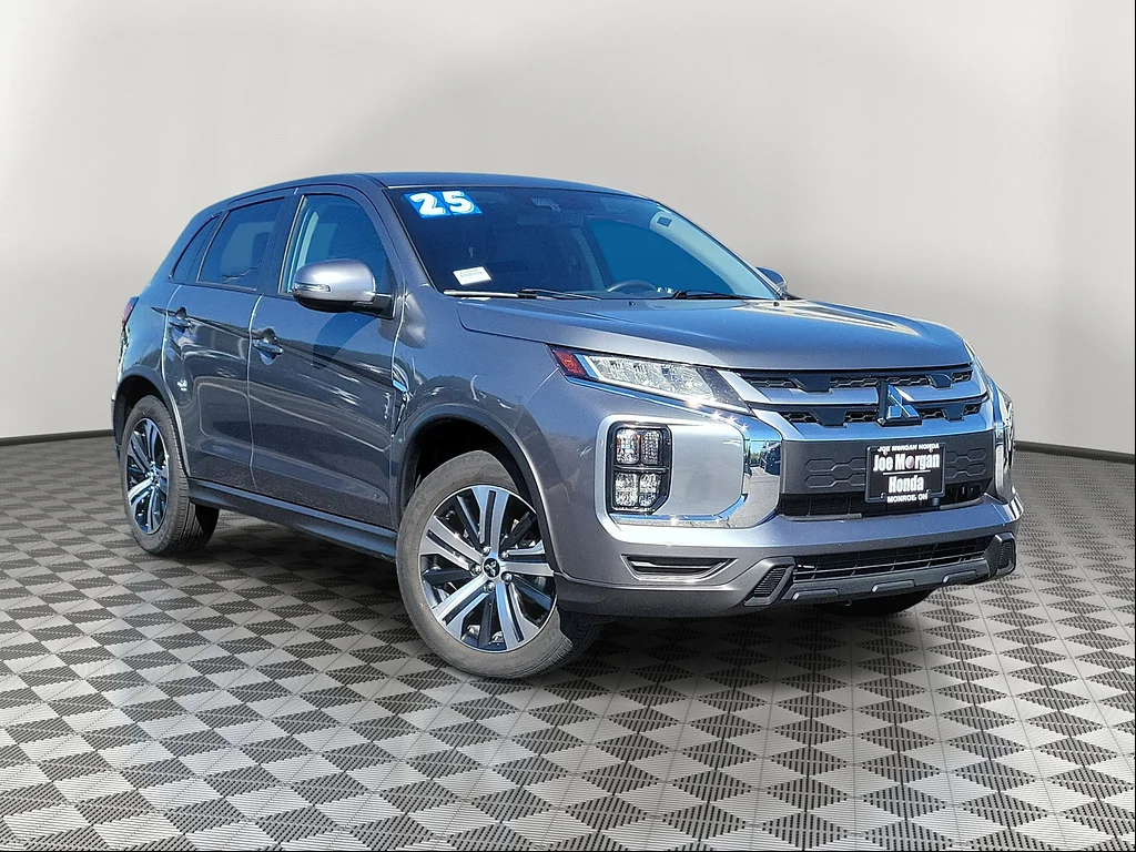 Used 2025 Mercury Gray Metallic Mitsubishi SE image 1