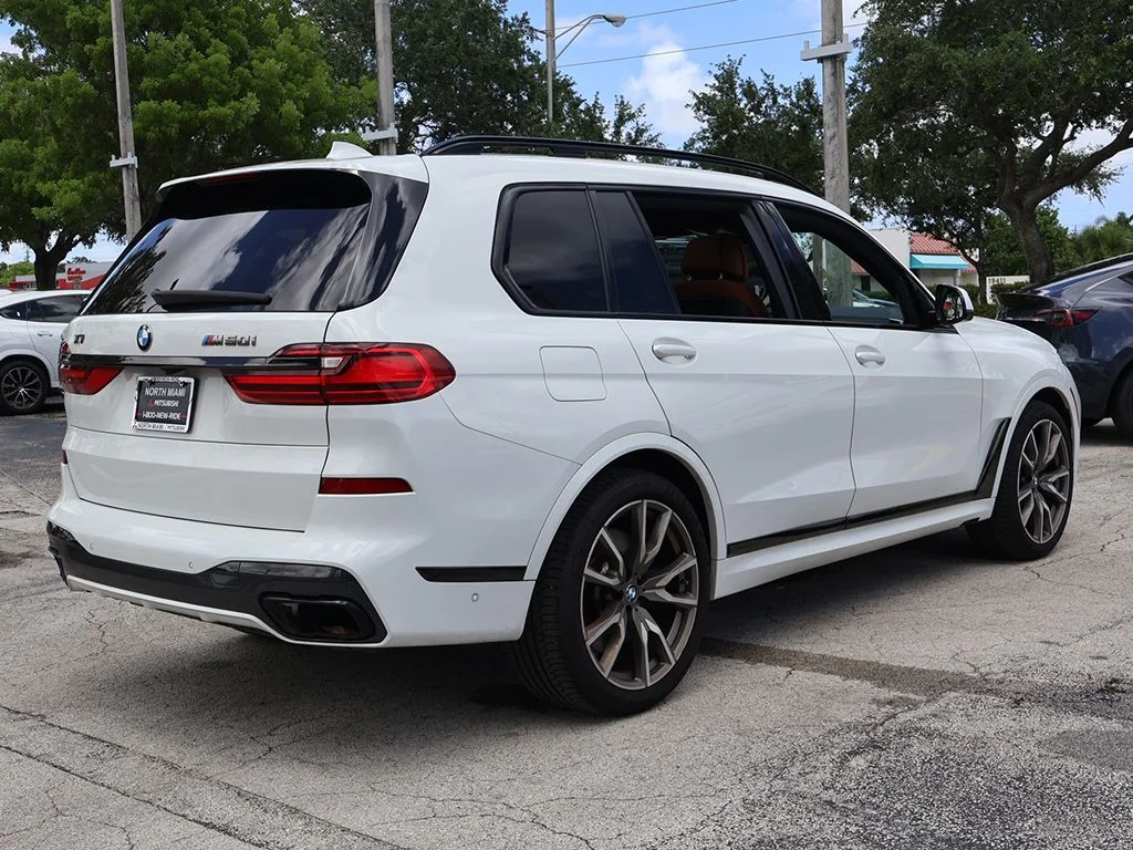 Used 2021 White BMW M50i image 16