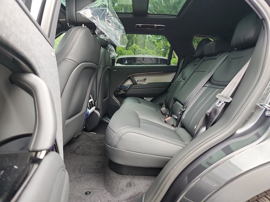 New 2027 Carpathian Grey Land Rover SE image 5