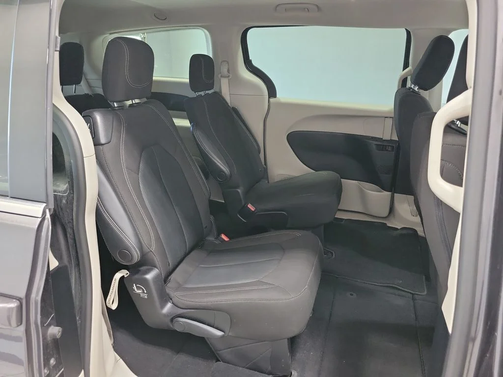 Certified Used 2023 Gray Chrysler LX image 21