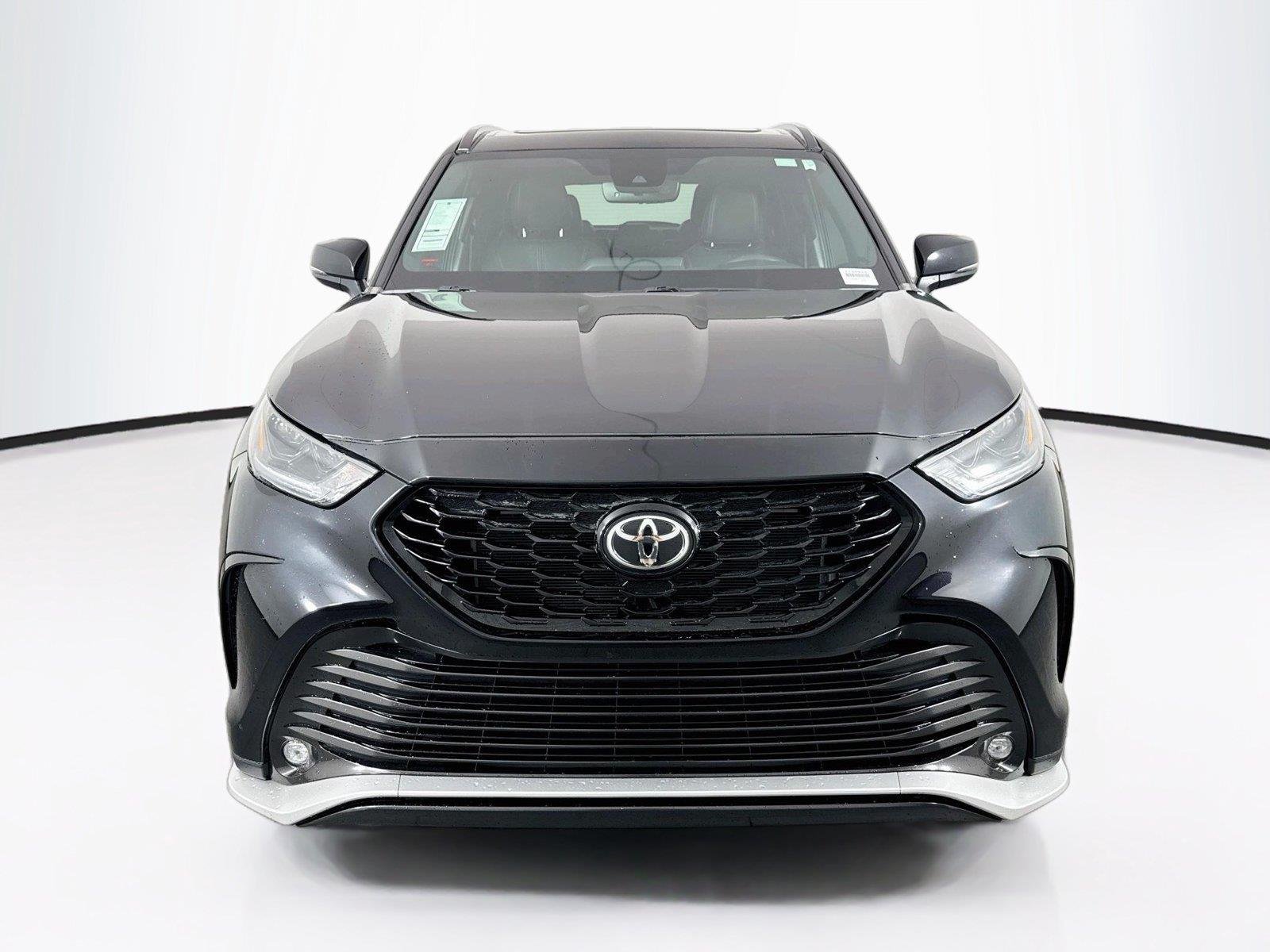 Used 2022 Midnight Black Metallic Toyota XSE image 8