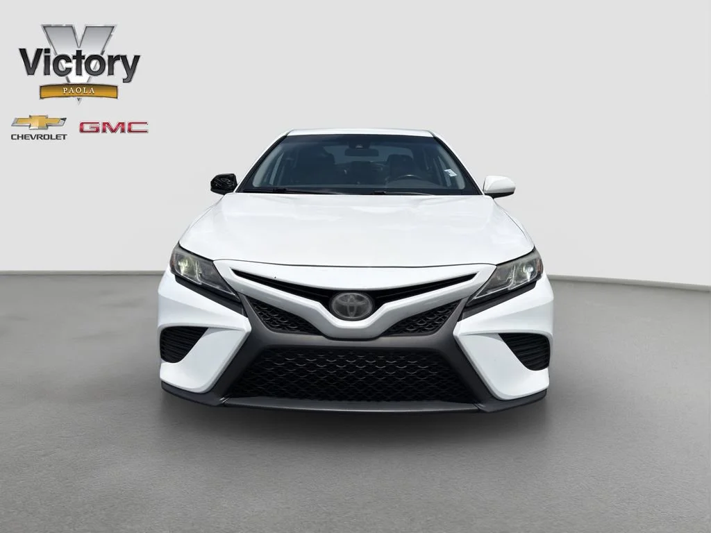 Used 2019 Toyota Camry SE with VIN 4T1B11HK9KU275617 for sale in Paola, KS