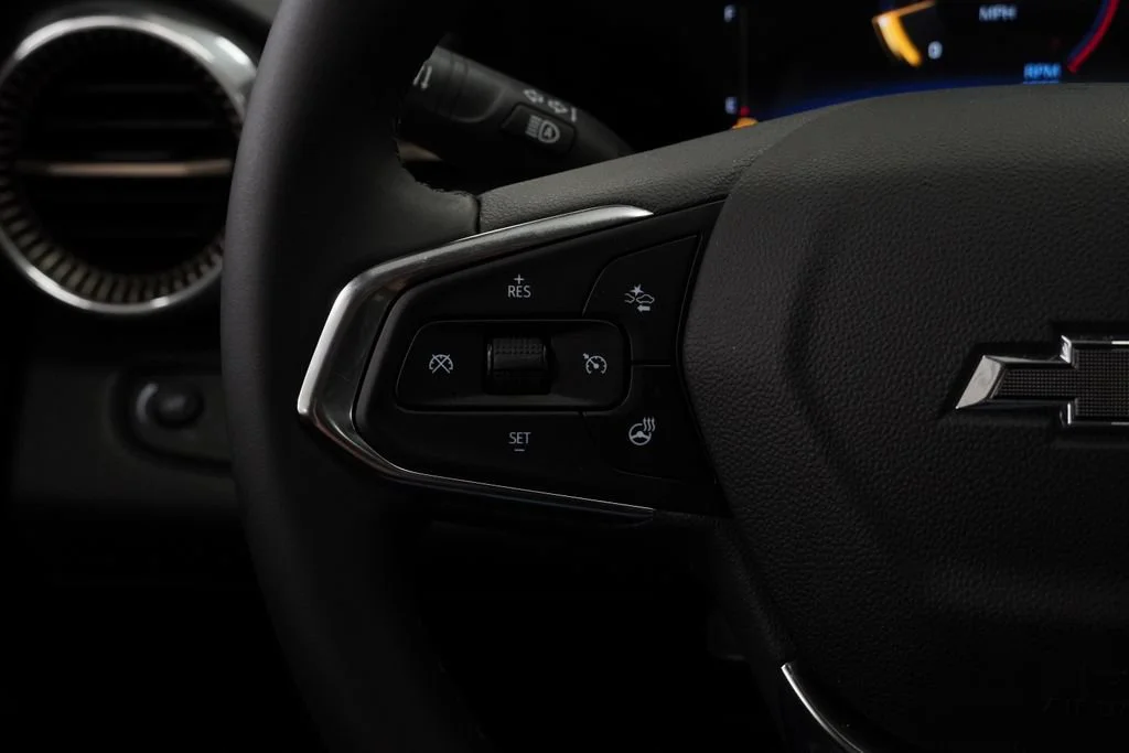 New 2026 Mosaic Black Metallic Chevrolet ACTIV image 19