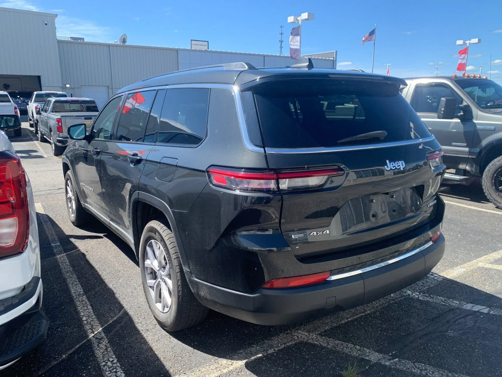 Used 2022 Brown Jeep Limited 4x4 image 4