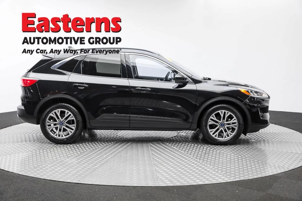 Used 2021 Black Ford SEL image 4