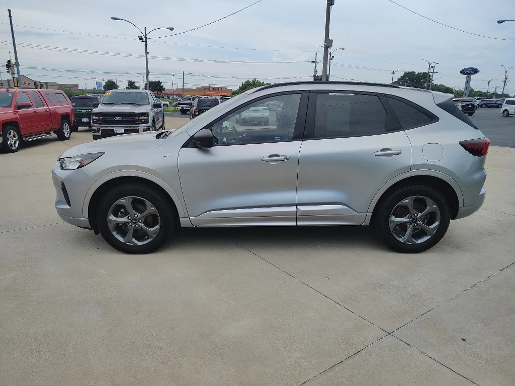 Used 2024 Iconic Silver Metallic Ford ST-Line image 3