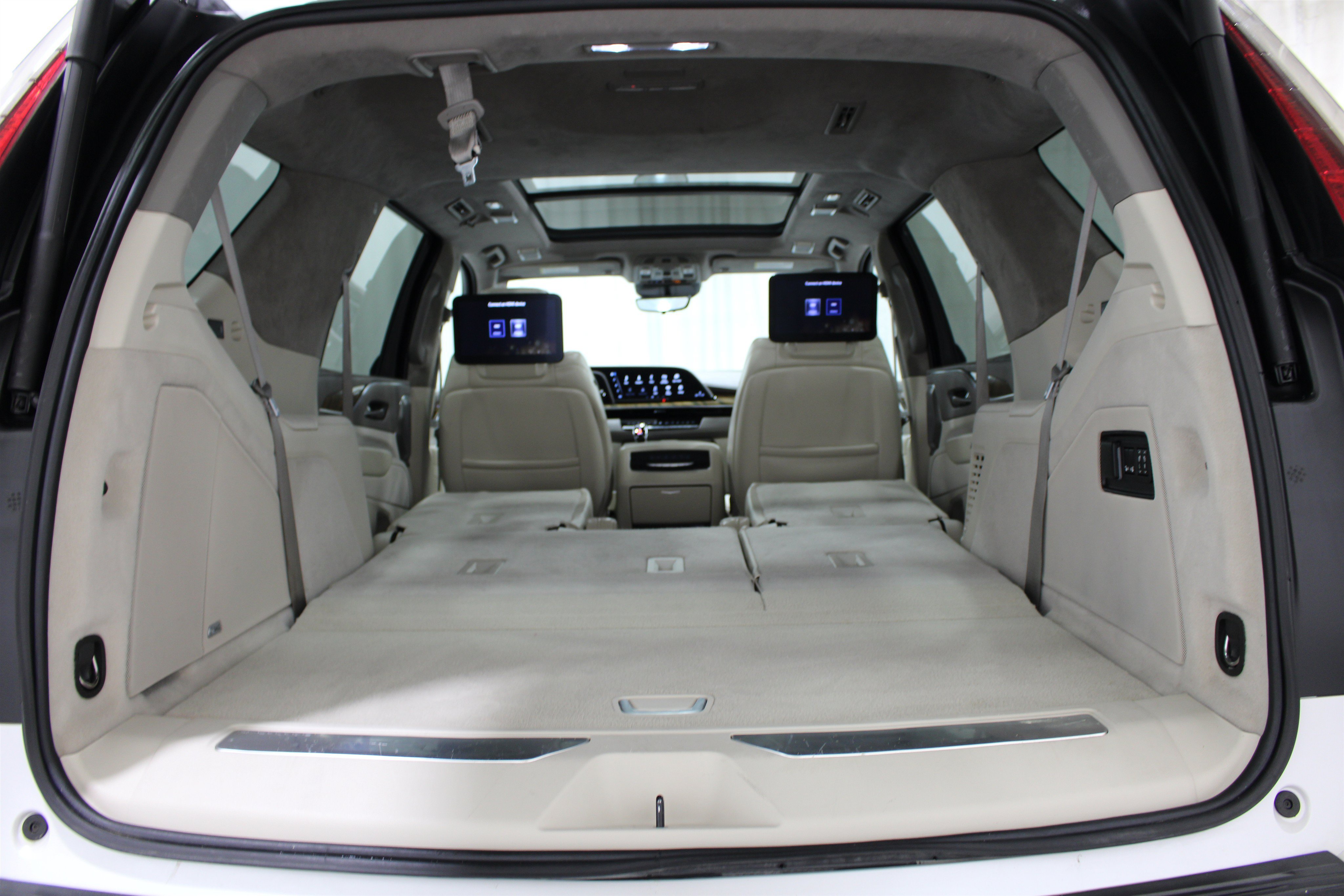 Used 2023 Crystal White Tricoat Cadillac 4WD Sport Platinum image 27