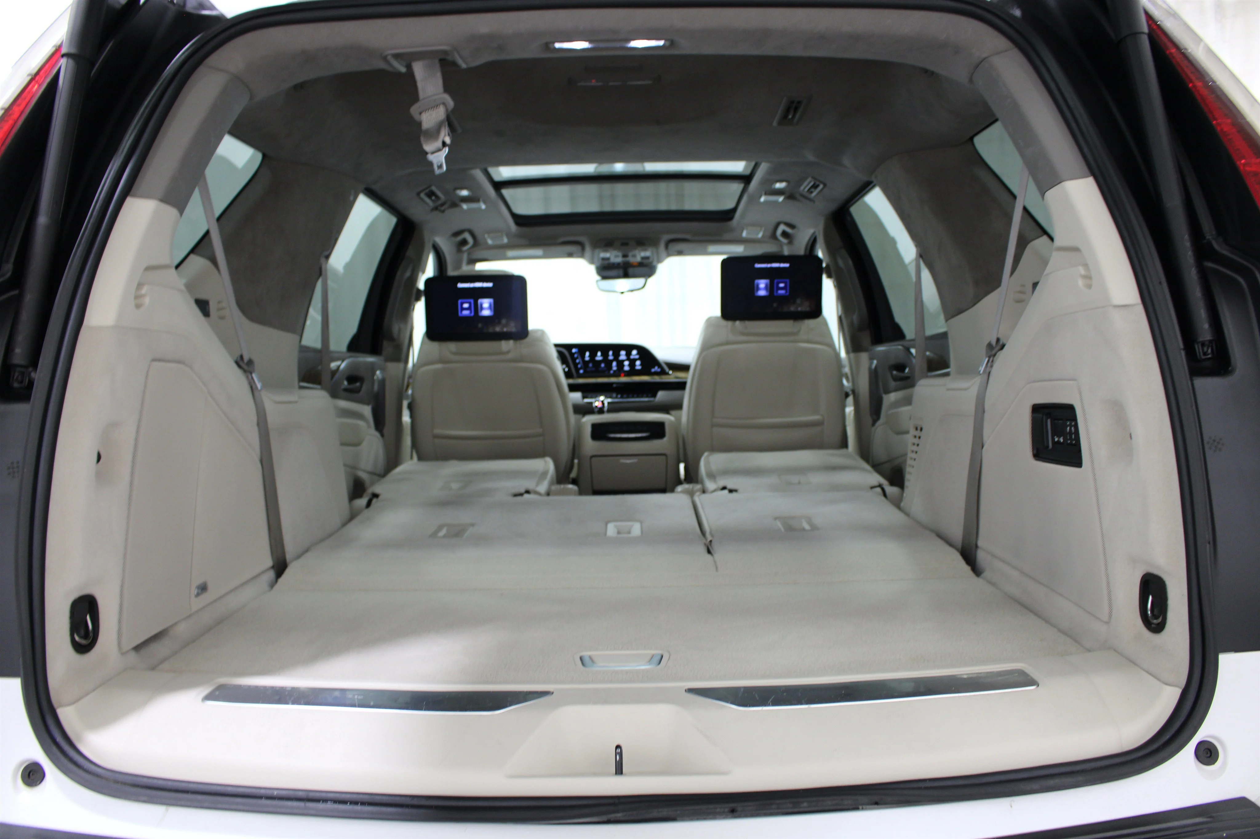 Used 2023 Crystal White Tricoat Cadillac 4WD Sport Platinum image 27