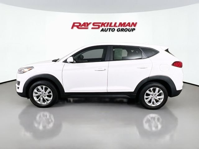 Used 2020 White Hyundai SE image 4