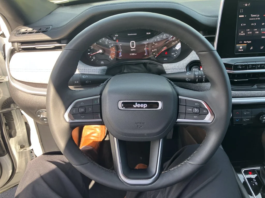 Used 2025 White Jeep Latitude image 17