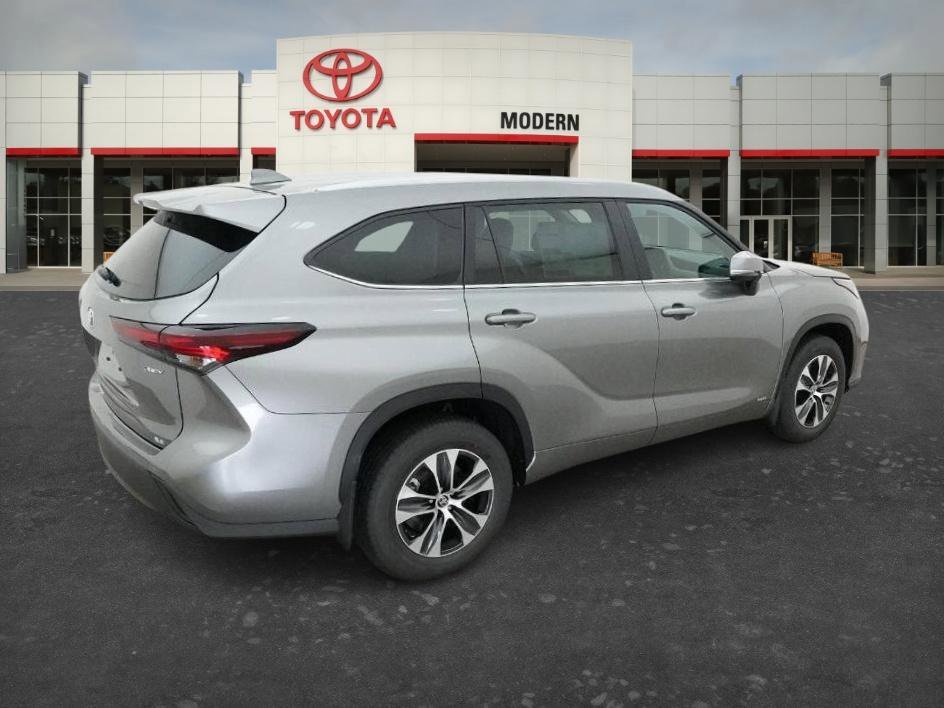 New 2026 Heavy Metallic Toyota Hybrid XLE image 11