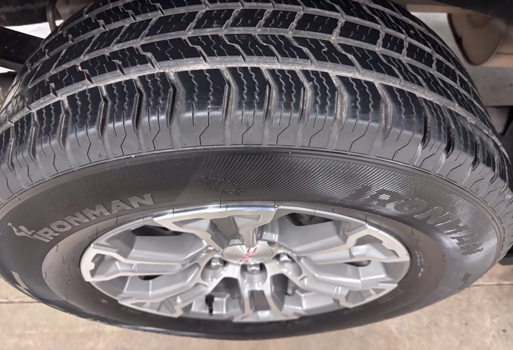 Used 2025 Silver GMC SLT image 7