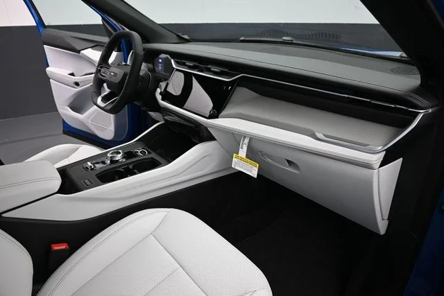 New 2026 Hydro Blue Pearl-Coat Exterior Paint Jeep Limited image 18