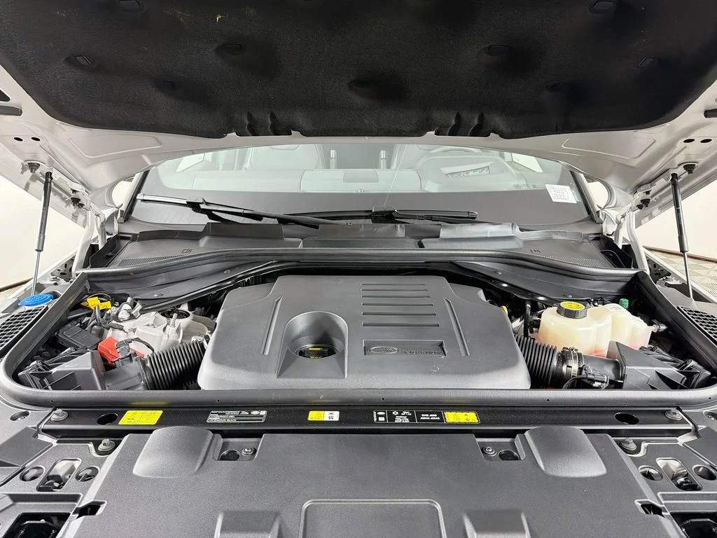 New 2026 Borasco Grey Land Rover Dynamic SE image 32