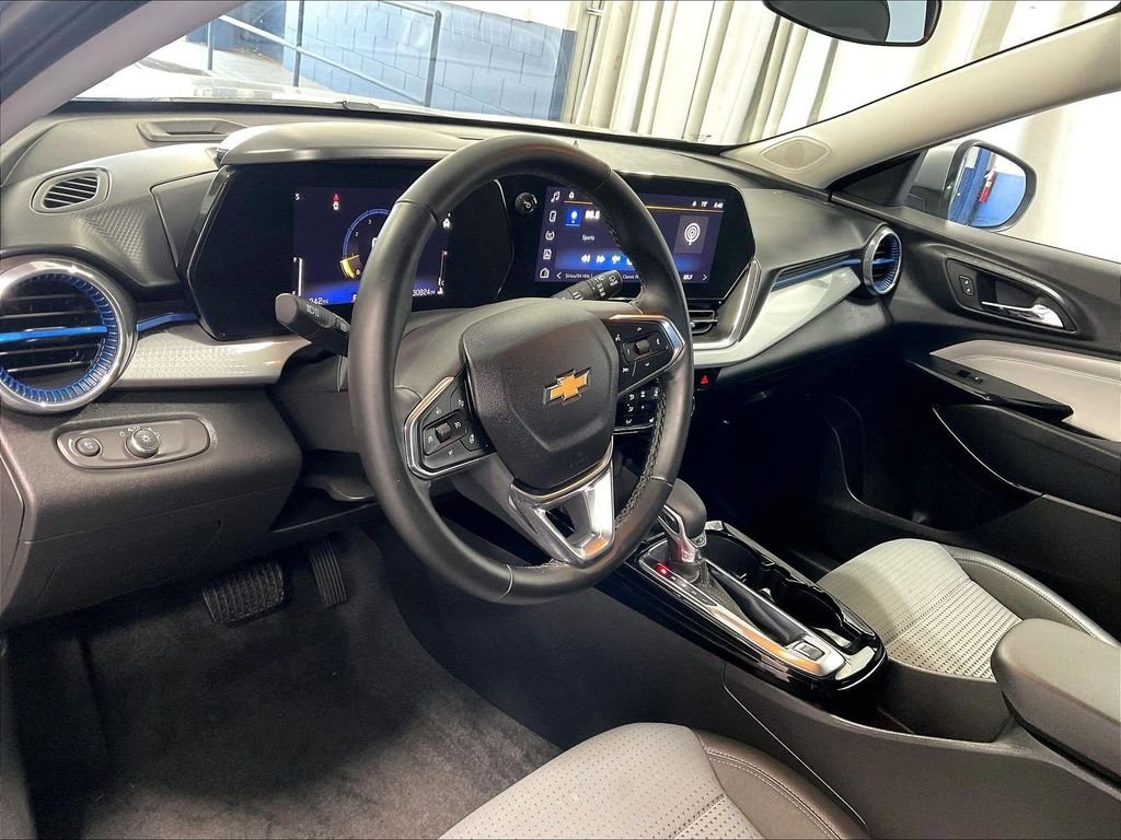 Used 2025 Gray Chevrolet LT image 8