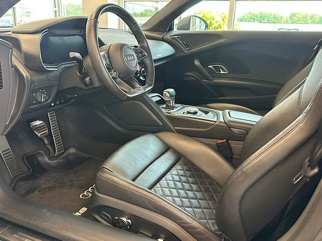 Used 2017 Daytona Gray Pearl Effect Audi V10 image 9