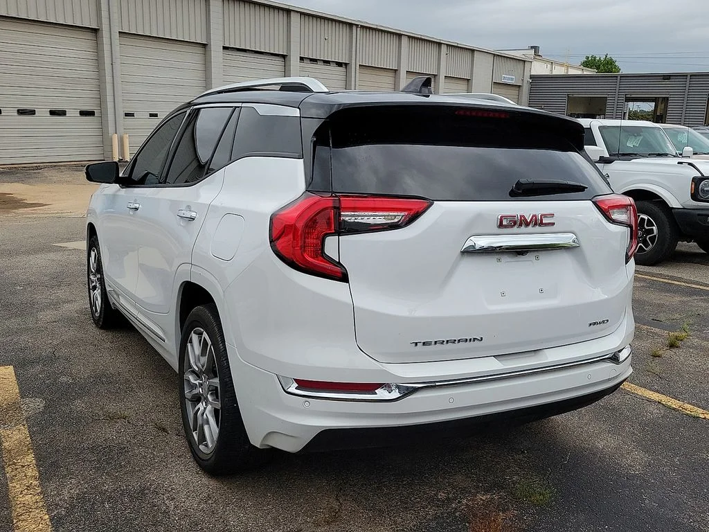 Used 2024 Summit White GMC Denali image 3