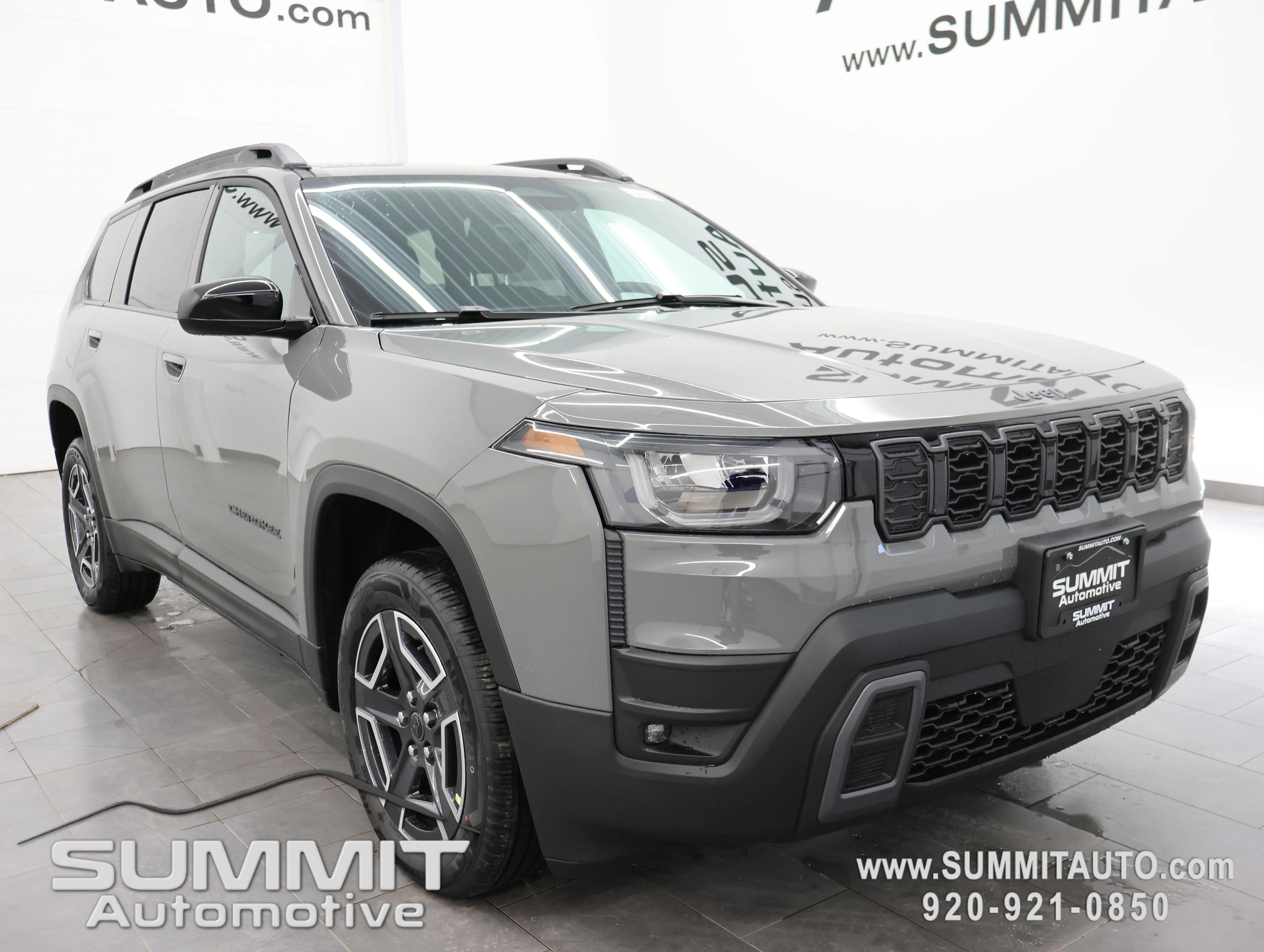 New 2026 Sting-Gray Clearcoat Jeep Laredo image 2