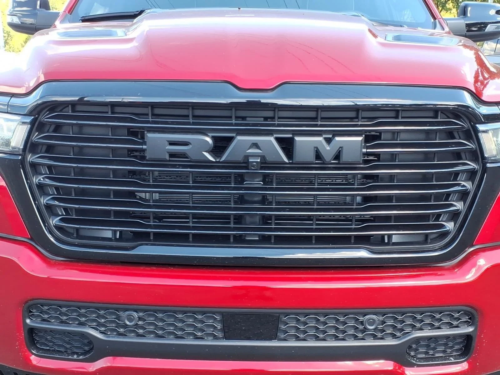 New 2026 Molten Red Pearl-Coat Exterior Paint RAM Laramie image 16