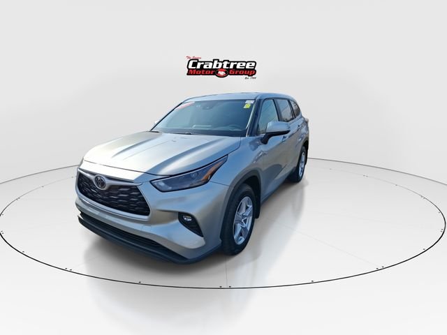 Used 2024 Silver Toyota LE image 4
