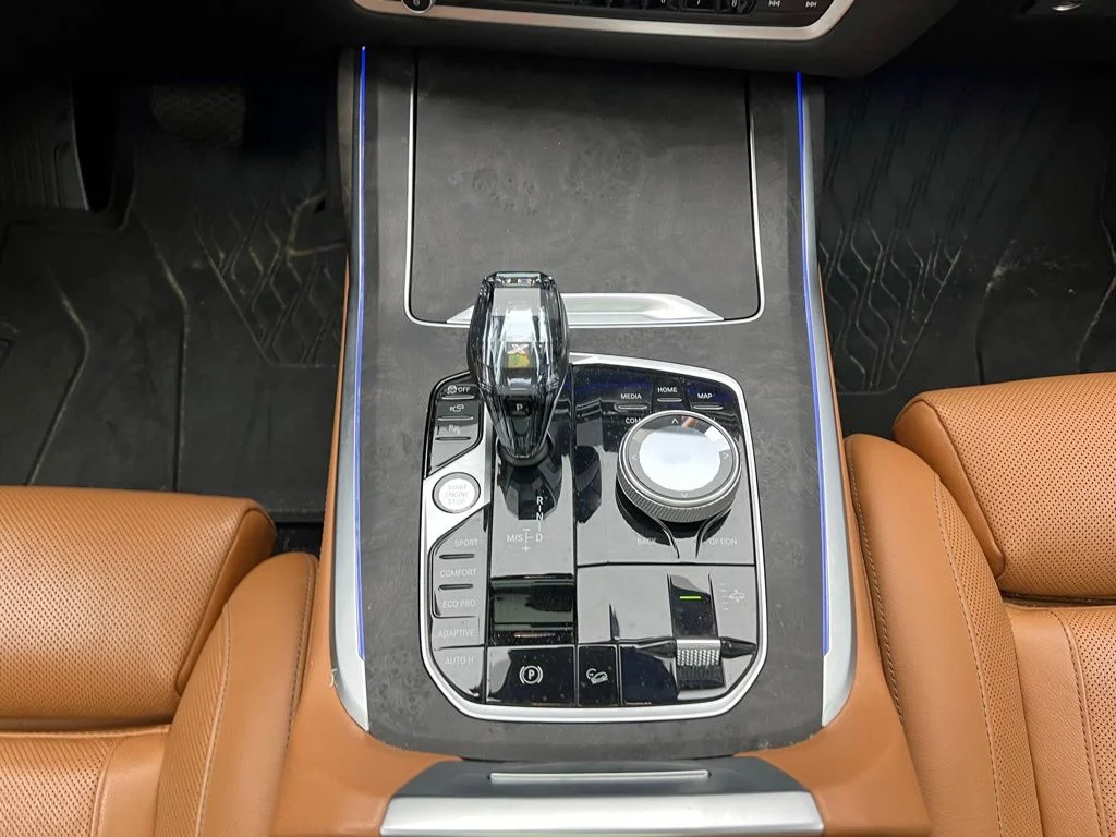 Used 2022 Green BMW xDrive40i image 12
