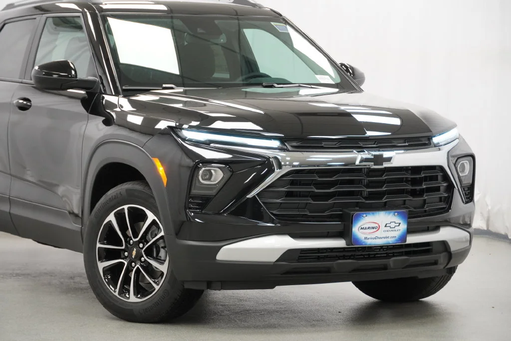 New 2026 Mosaic Black Metallic Chevrolet LT image 7