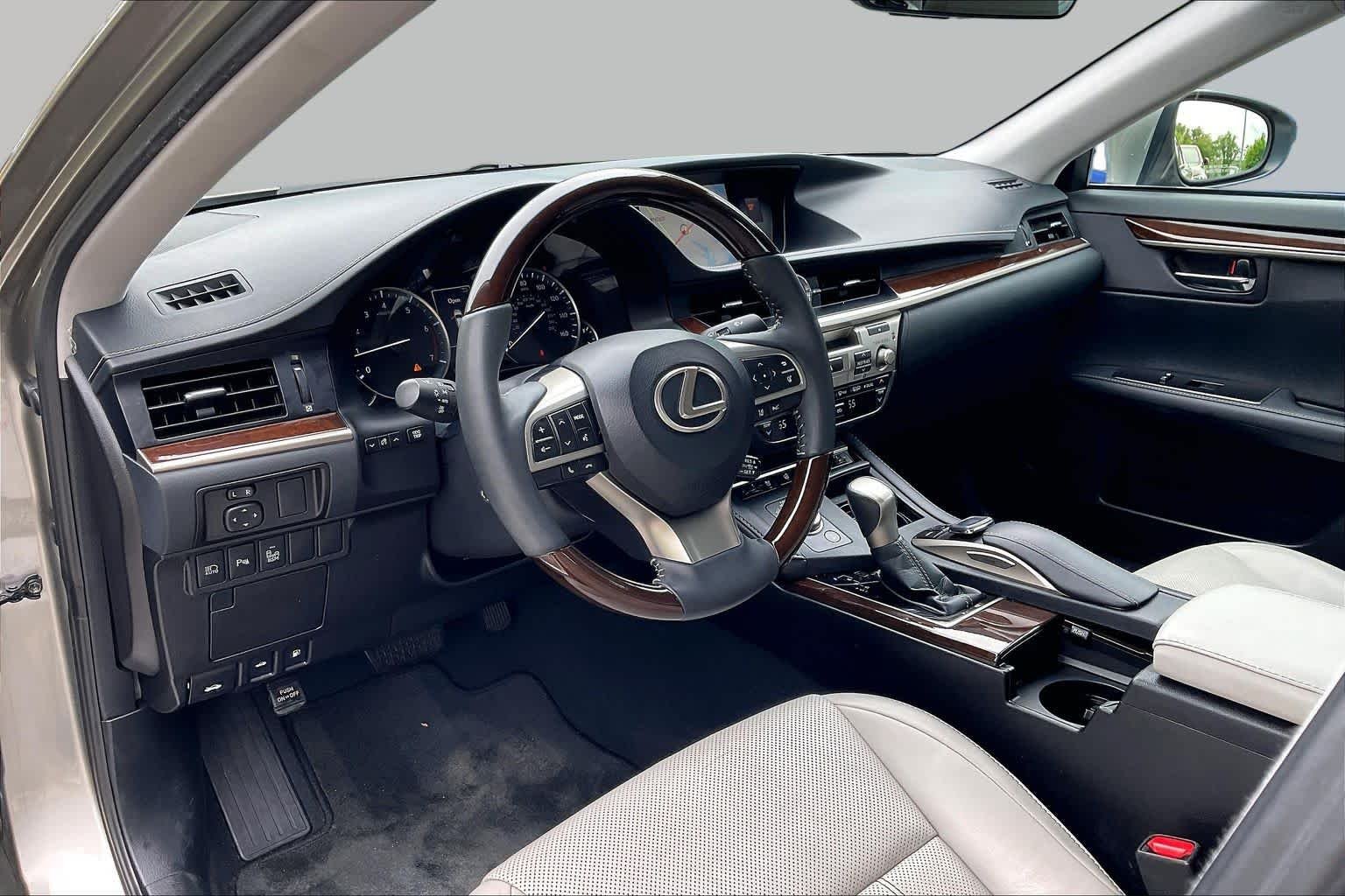 Used 2017 Atomic Silver Lexus  image 17