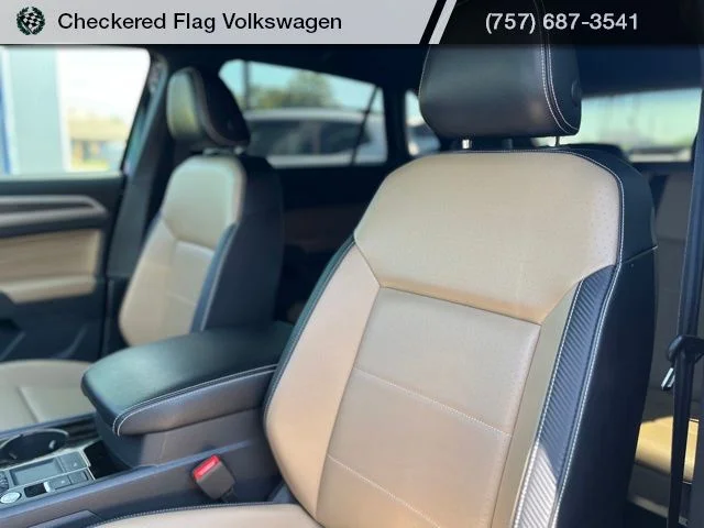 Used 2022 Deep Black Volkswagen 3.6L V6 SE w/Technology image 19