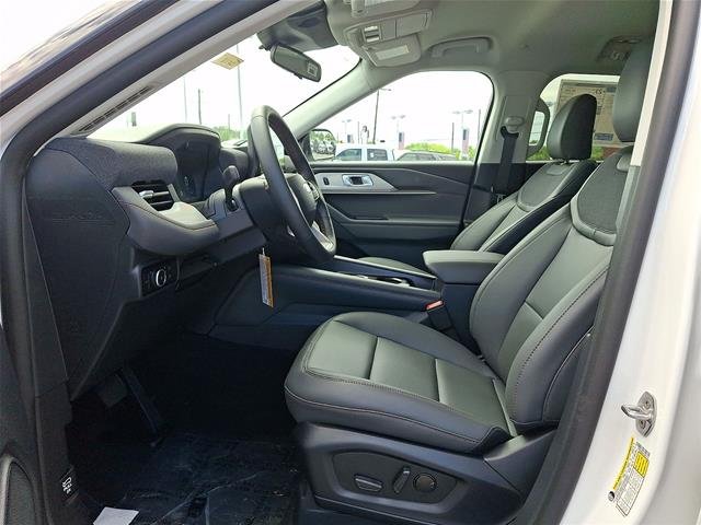 New 2026 Star White Metallic Tri-Coat Ford Active image 26