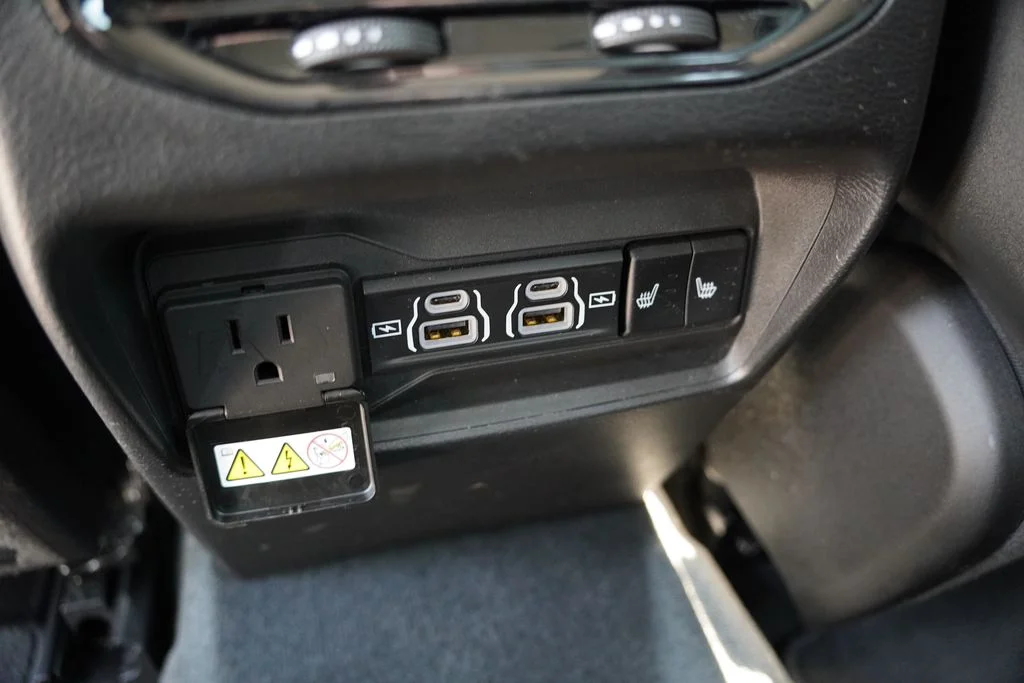 Used 2023 White Jeep Limited image 18