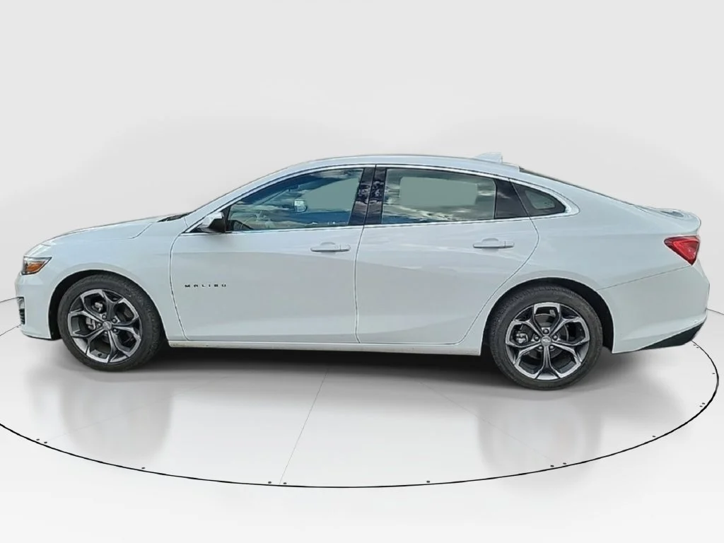 Used 2024 White Chevrolet LT image 9