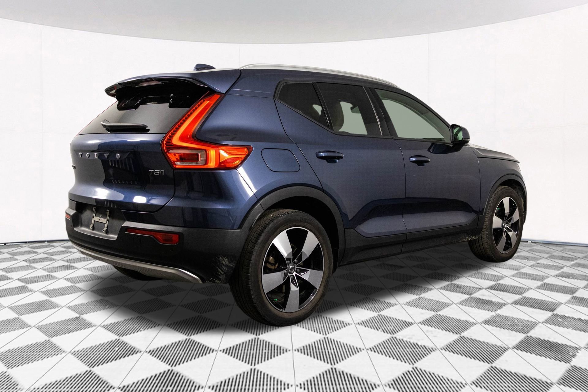 2021 VOLVO XC40 - Image 14