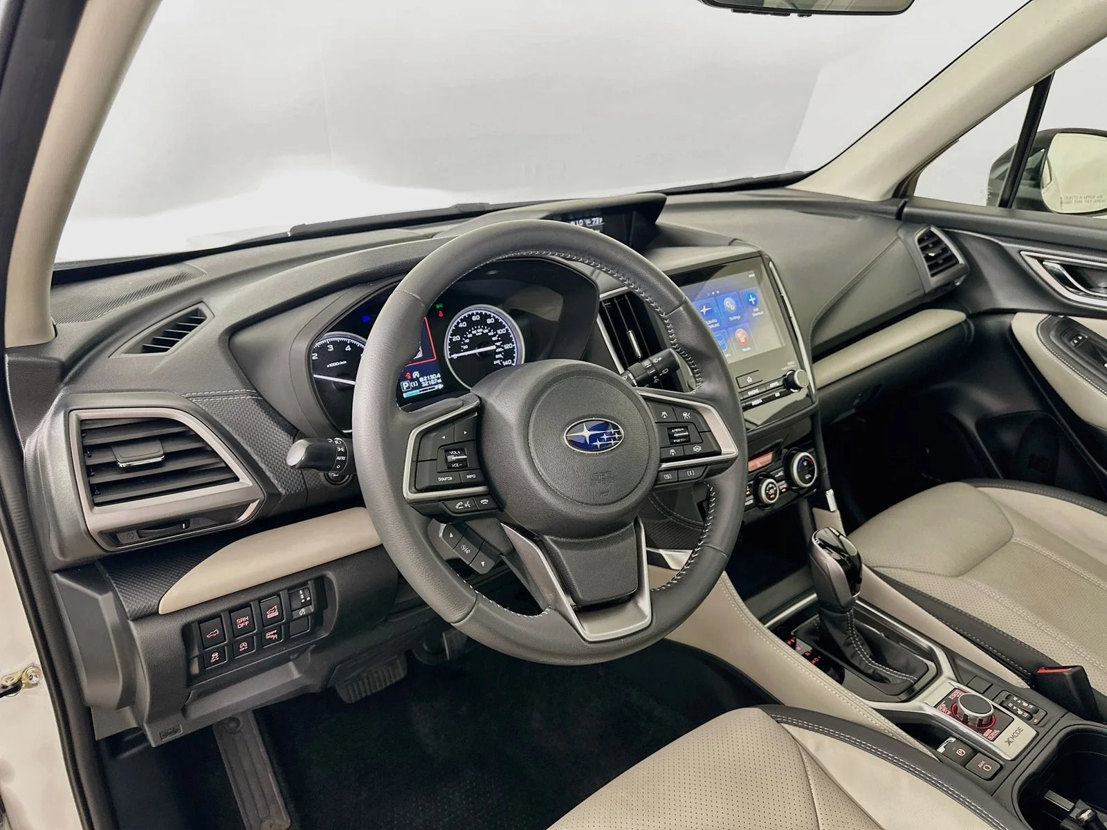 Used 2024 White Subaru  image 32