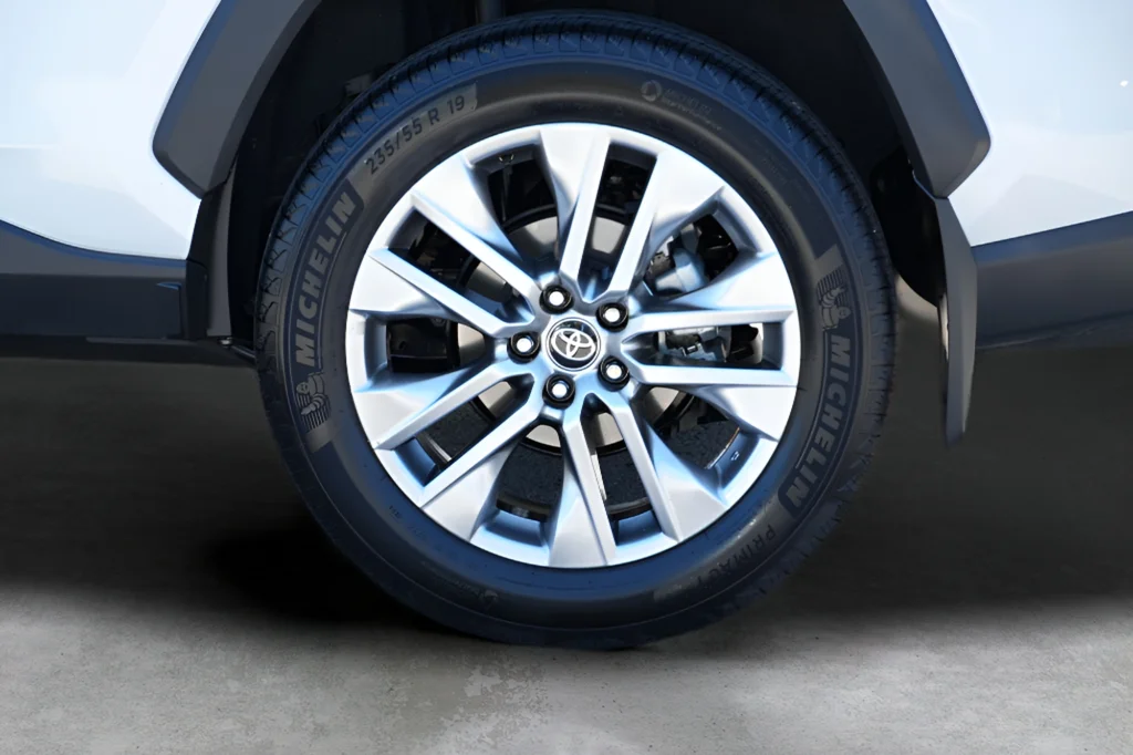 Used 2024 Wind Chill Pearl Toyota XLE Premium image 11