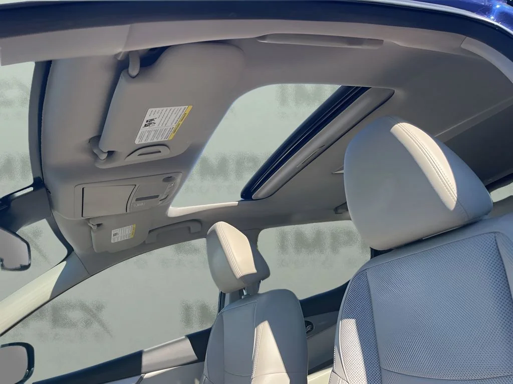 Used 2020 Blue Nissan SL image 11