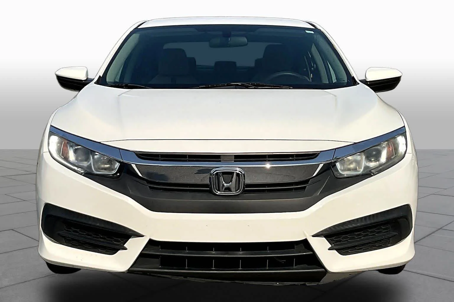 Used 2017 Taffeta White Honda LX image 4