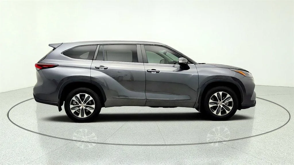 Used 2024 Magnetic Gray Metallic Toyota XLE AWD image 4