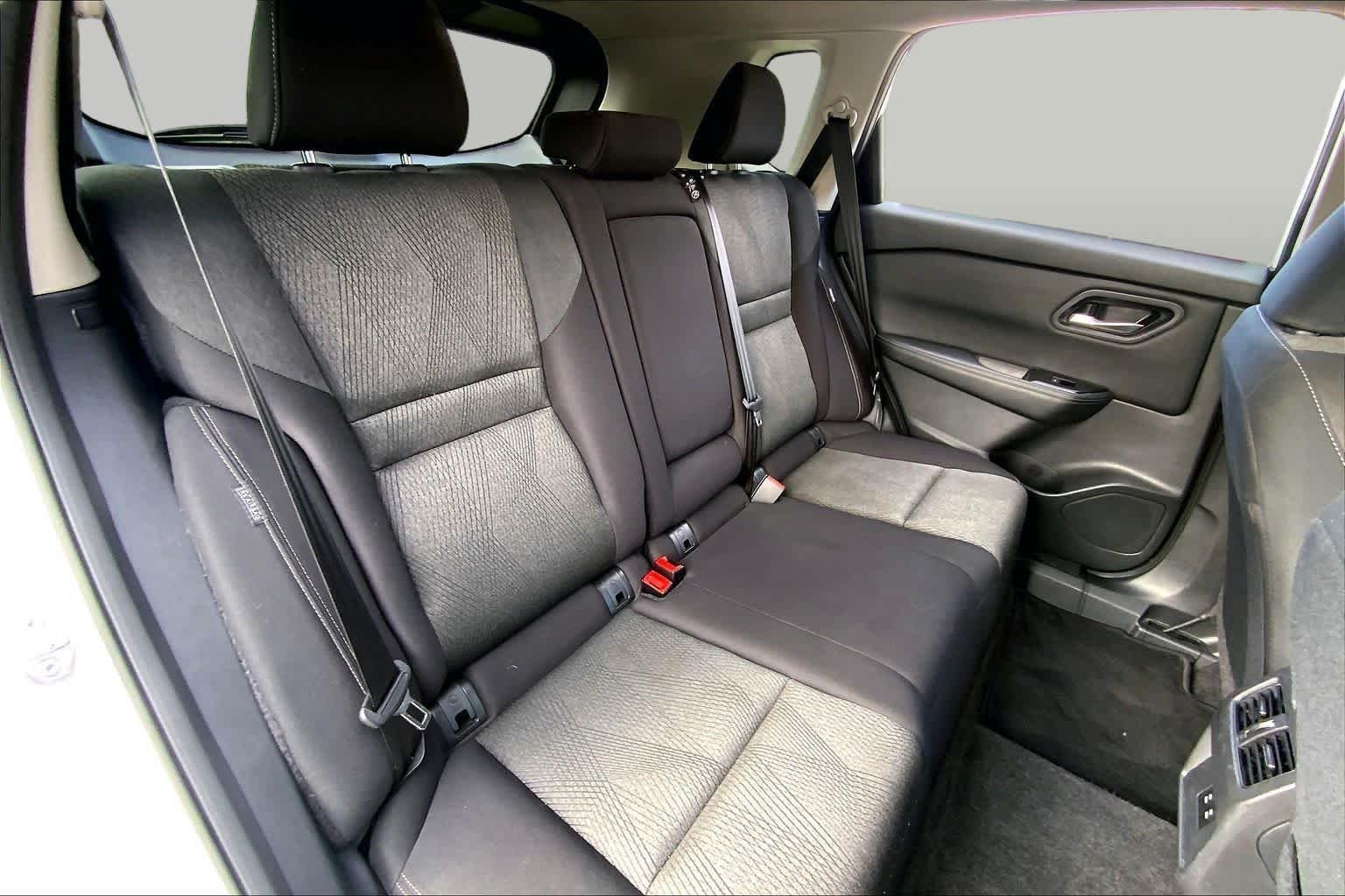 Used 2024 Everest White Pearl Nissan SV image 19
