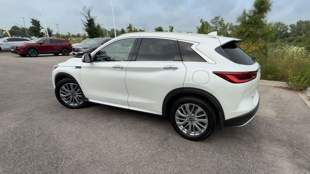 Certified Used 2023 Radiant White INFINITI LUXE image 6