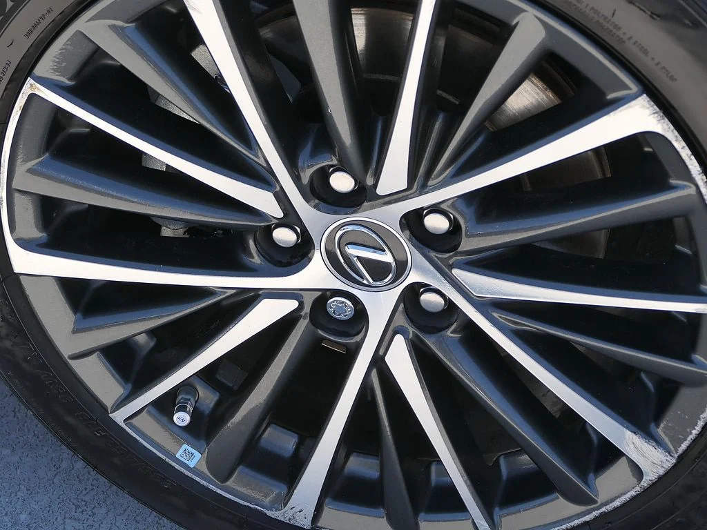 Used 2023 Silver Lexus 300h image 10