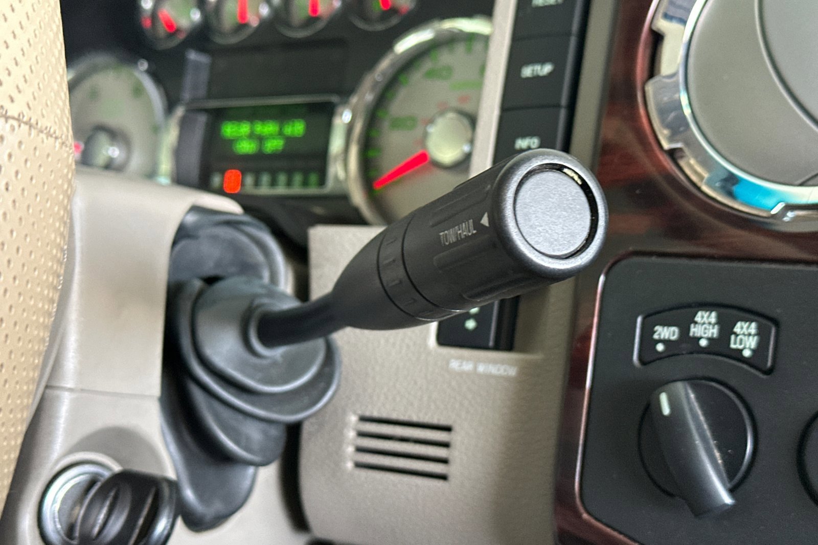 Used 2010 White Ford  image 21