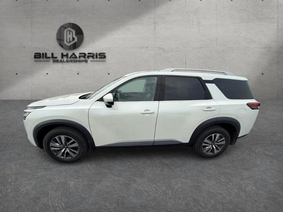 Used 2022 White Nissan SL image 8