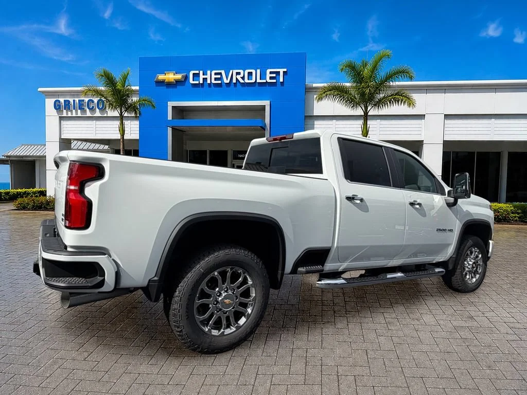 New 2026 Summit White Chevrolet LT image 6