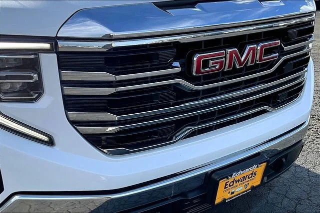 Used 2024 Summit White GMC SLT image 32