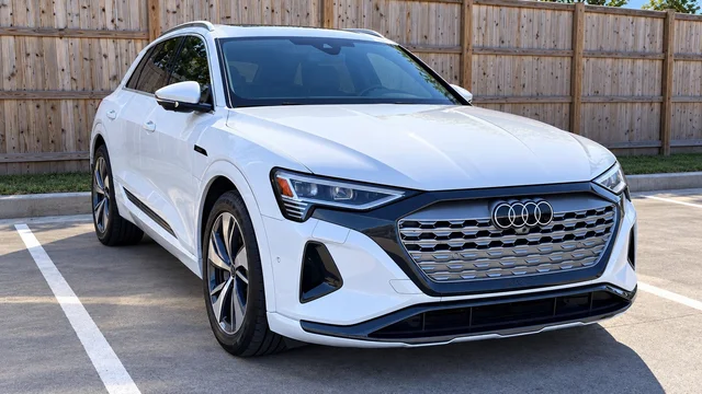 2024 Audi Q8 e-tron Premium Plus